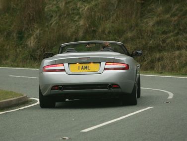 Aston Martin DB9 I، قابلة للتحويل Volante — منظر خلفي