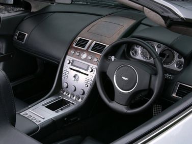 Aston Martin DB9 I، قابلة للتحويل Volante — لوحة القيادة