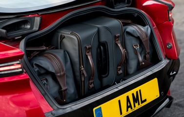 Aston Martin DBS ثالثاً، كوبيه — حجرة الأمتعة