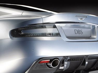 Aston Martin DBS ثانياً، كوبيه — الجزء الخلفي من السيارة عن قرب