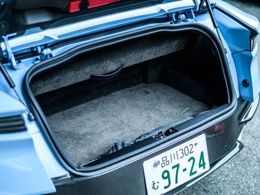 Aston Martin DBS ثالثاً، قابلة للتحويل — حجرة الأمتعة