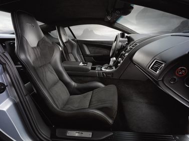 Aston Martin DBS ثانياً، كوبيه — المقاعد الأمامية