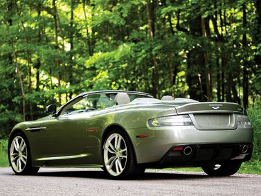 Aston Martin DBS ثانياً، قابلة للتحويل Volante — منظر خلفي أيمن