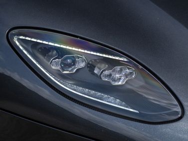 Aston Martin DBS ثالثاً، قابلة للتحويل — المصباح الأمامي