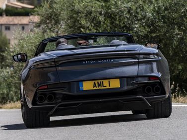 Aston Martin DBS ثالثاً، قابلة للتحويل — منظر خلفي