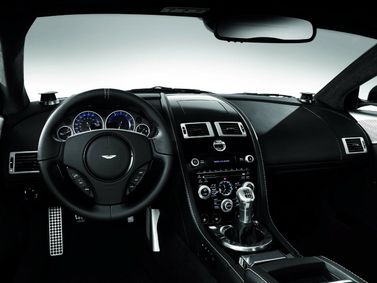 Aston Martin DBS ثانياً، كوبيه — منطقة السائق