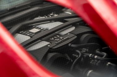 Aston Martin DBS ثالثاً، كوبيه — حجرة المحرك