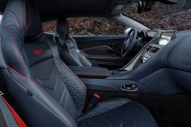 Aston Martin DBS ثالثاً، كوبيه — منظر عام للمقصورة