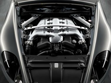 Aston Martin DBS ثانياً، كوبيه — حجرة المحرك