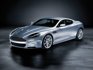 Aston Martin DBS ثانياً، كوبيه — منظر أمامي أيسر
