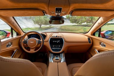 Aston Martin DBX I، دفع رباعي 5 أبواب — لوحة القيادة