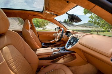 Aston Martin DBX I، دفع رباعي 5 أبواب — منظر عام للمقصورة