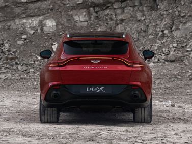 Aston Martin DBX I، دفع رباعي 5 أبواب — منظر خلفي