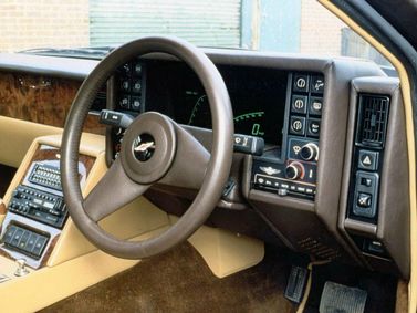 Aston Martin Lagonda، سيدان — منطقة السائق