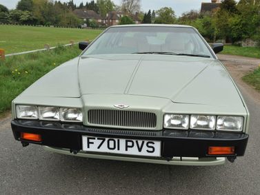 Aston Martin Lagonda، سيدان — منظر أمامي