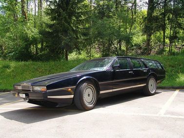 Aston Martin Lagonda، واجون 5 أبواب — منظر أمامي أيسر