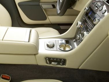 Aston Martin Rapide I، ليفتباك — الكونسول الوسطي