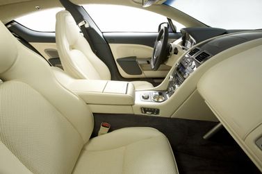 Aston Martin Rapide I، ليفتباك — منطقة السائق