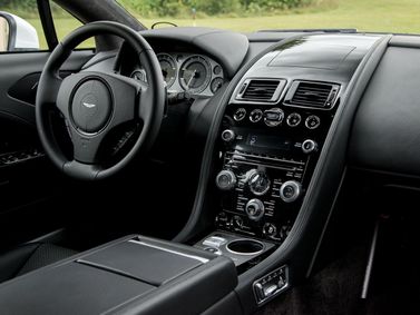 Aston Martin Rapide ط (ق)، ليفتباك — منطقة السائق