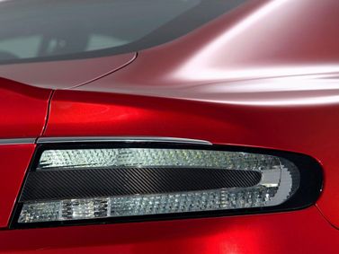 Aston Martin Rapide ط (ق)، ليفتباك — المصباح الخلفي