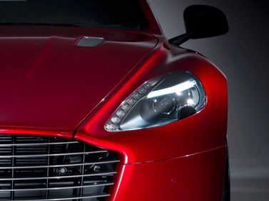 Aston Martin Rapide ط (ق)، ليفتباك — المصباح الأمامي