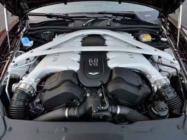 Aston Martin Rapide ط (ق)، ليفتباك — حجرة المحرك