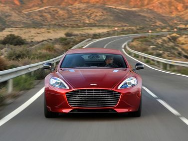 Aston Martin Rapide ط (ق)، ليفتباك — منظر أمامي