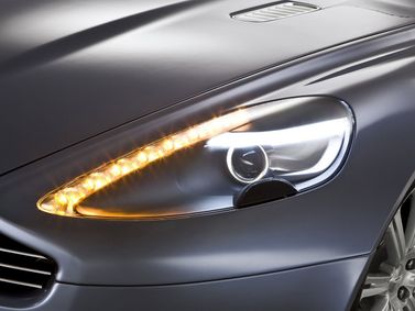 Aston Martin Rapide I، ليفتباك — المصباح الأمامي