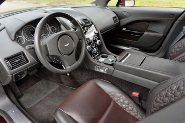 Aston Martin Rapide ط (ق)، ليفتباك — منطقة السائق
