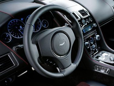Aston Martin Rapide ط (ق)، ليفتباك — منطقة السائق
