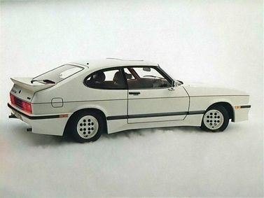 Aston Martin Tickford Capri، كوبيه — منظر خلفي أيمن