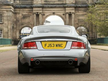 Aston Martin Vanquish I، كوبيه — منظر خلفي