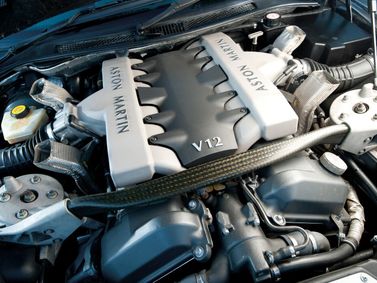 Aston Martin Vanquish I، كوبيه — حجرة المحرك