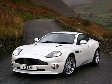 Aston Martin Vanquish I، كوبيه S — منظر أمامي أيمن