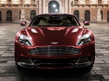 Aston Martin Vanquish ثانياً، كوبيه — منظر أمامي