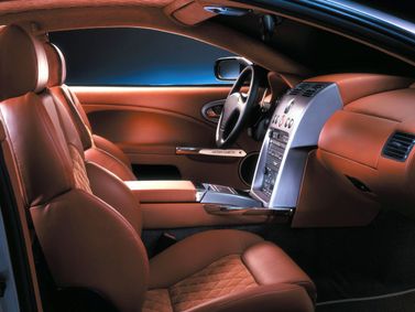 Aston Martin Vanquish I، كوبيه — منطقة السائق