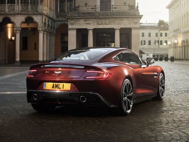 Aston Martin Vanquish ثانياً، كوبيه — منظر خلفي أيمن