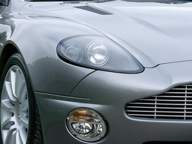Aston Martin Vanquish I، كوبيه — الجزء الأمامي من السيارة عن قرب
