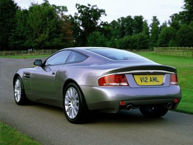 Aston Martin Vanquish I، كوبيه — منظر خلفي أيمن