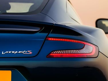 Aston Martin Vanquish ثانياً، كوبيه S — الجزء الخلفي من السيارة عن قرب