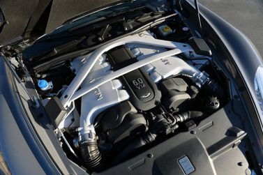 Aston Martin Vanquish ثانياً، رودستر Volante — حجرة المحرك