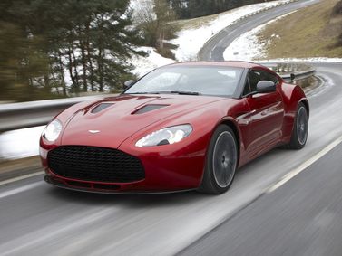 Aston Martin V12 Zagato، كوبيه — منظر أمامي أيمن