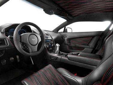 Aston Martin V12 Zagato، كوبيه — منطقة السائق
