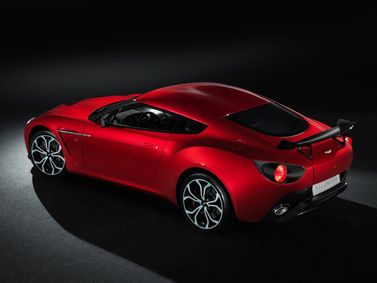 Aston Martin V12 Zagato، كوبيه — منظر خلفي أيمن