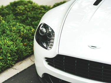 Aston Martin V8 Vantage ثالثاً فيس ليفت، كوبيه — المصباح الأمامي