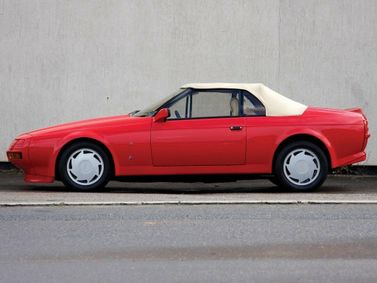 Aston Martin V8 Zagato، قابلة للتحويل — منظر من الجانب الأيسر