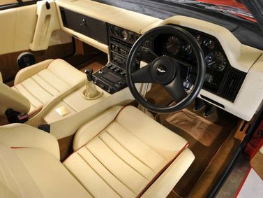 Aston Martin V8 Zagato، كوبيه — منطقة السائق