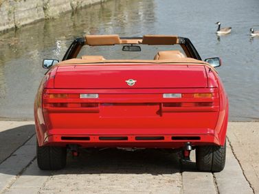 Aston Martin V8 Zagato، قابلة للتحويل — منظر خلفي
