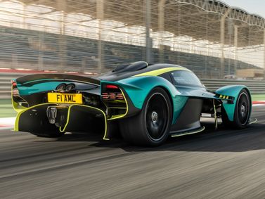 Aston Martin Valkyrie، كوبيه — منظر خلفي بزاوية ثلاثة أرباع