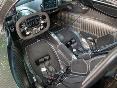 Aston Martin Valkyrie، كوبيه — منطقة السائق